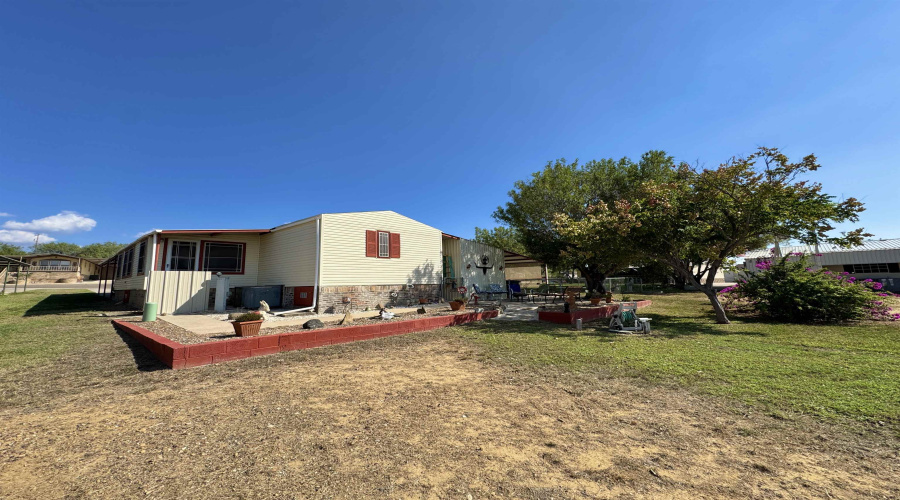 112 Autumn Ln., ZAPATA, Texas 78076, 2 Bedrooms Bedrooms, 4 Rooms Rooms,2 BathroomsBathrooms,Residential,For Sale,112 Autumn Ln.,20254821