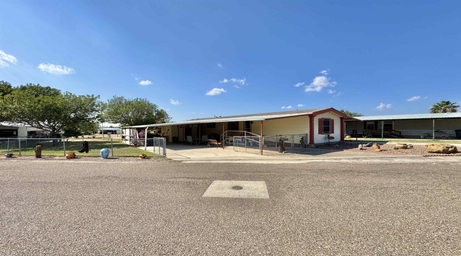 112 Autumn Ln., ZAPATA, Texas 78076, 2 Bedrooms Bedrooms, 4 Rooms Rooms,2 BathroomsBathrooms,Residential,For Sale,112 Autumn Ln.,20254821