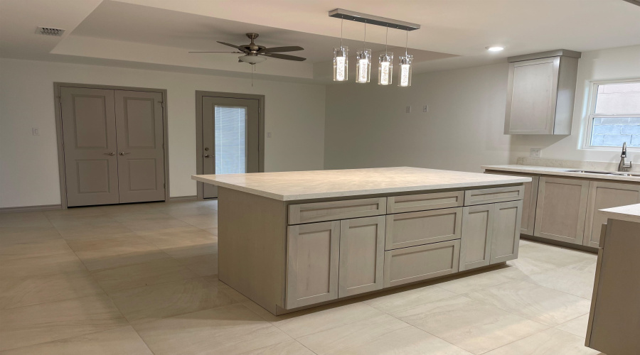 121 Valladolid Ave, Laredo, Texas 78046, 3 Bedrooms Bedrooms, 5 Rooms Rooms,2 BathroomsBathrooms,Residential,For Rent,121 Valladolid Ave,20254824