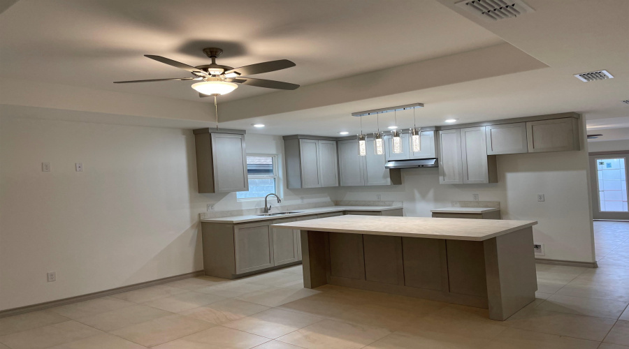 121 Valladolid Ave, Laredo, Texas 78046, 3 Bedrooms Bedrooms, 5 Rooms Rooms,2 BathroomsBathrooms,Residential,For Rent,121 Valladolid Ave,20254824