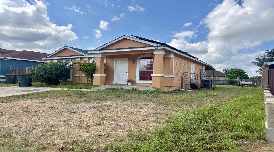 2616 Comal Lp, Laredo, Texas 78046, 3 Bedrooms Bedrooms, 7 Rooms Rooms,2 BathroomsBathrooms,Residential,For Sale,2616 Comal Lp,20254825