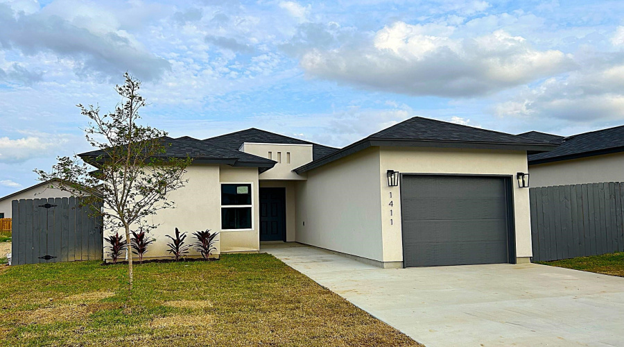 1411 Los Estribos Dr., Laredo, Texas 78046, 3 Bedrooms Bedrooms, 6 Rooms Rooms,2 BathroomsBathrooms,Residential,For Rent,1411 Los Estribos Dr.,20254826