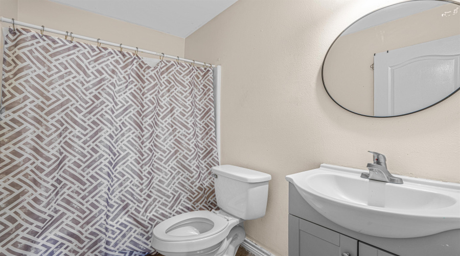 3501 Santa Barbara St, Laredo, Texas 78046, 5 Bedrooms Bedrooms, 10 Rooms Rooms,4 BathroomsBathrooms,Residential,For Sale,3501 Santa Barbara St,20254829