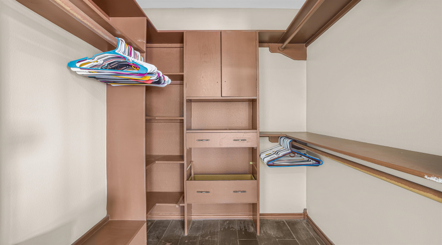 3501 Santa Barbara St, Laredo, Texas 78046, 5 Bedrooms Bedrooms, 10 Rooms Rooms,4 BathroomsBathrooms,Residential,For Sale,3501 Santa Barbara St,20254829