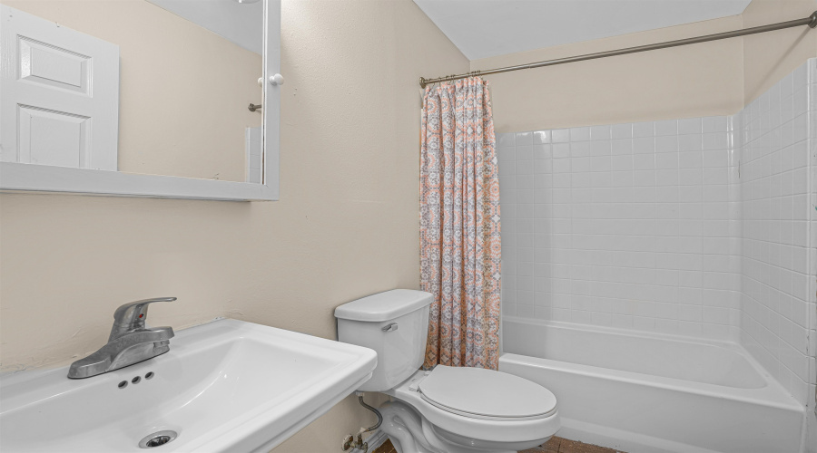 3501 Santa Barbara St, Laredo, Texas 78046, 5 Bedrooms Bedrooms, 10 Rooms Rooms,4 BathroomsBathrooms,Residential,For Sale,3501 Santa Barbara St,20254829