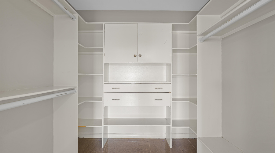 3501 Santa Barbara St, Laredo, Texas 78046, 5 Bedrooms Bedrooms, 10 Rooms Rooms,4 BathroomsBathrooms,Residential,For Sale,3501 Santa Barbara St,20254829