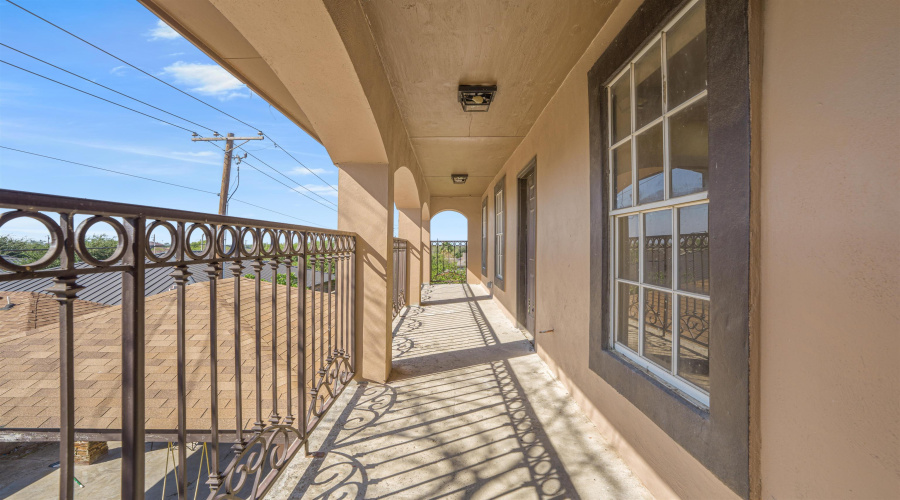 3501 Santa Barbara St, Laredo, Texas 78046, 5 Bedrooms Bedrooms, 10 Rooms Rooms,4 BathroomsBathrooms,Residential,For Sale,3501 Santa Barbara St,20254829