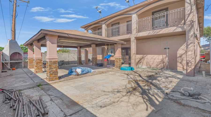 3501 Santa Barbara St, Laredo, Texas 78046, 5 Bedrooms Bedrooms, 10 Rooms Rooms,4 BathroomsBathrooms,Residential,For Sale,3501 Santa Barbara St,20254829