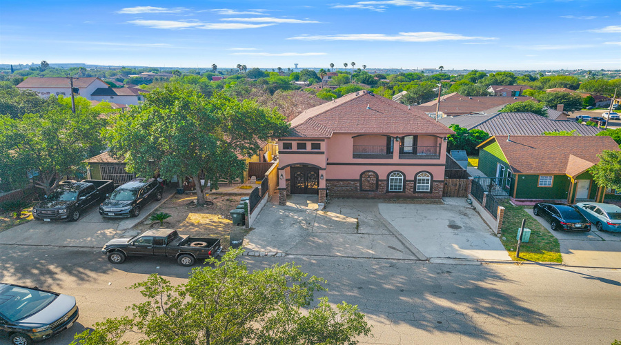 3501 Santa Barbara St, Laredo, Texas 78046, 5 Bedrooms Bedrooms, 10 Rooms Rooms,4 BathroomsBathrooms,Residential,For Sale,3501 Santa Barbara St,20254829