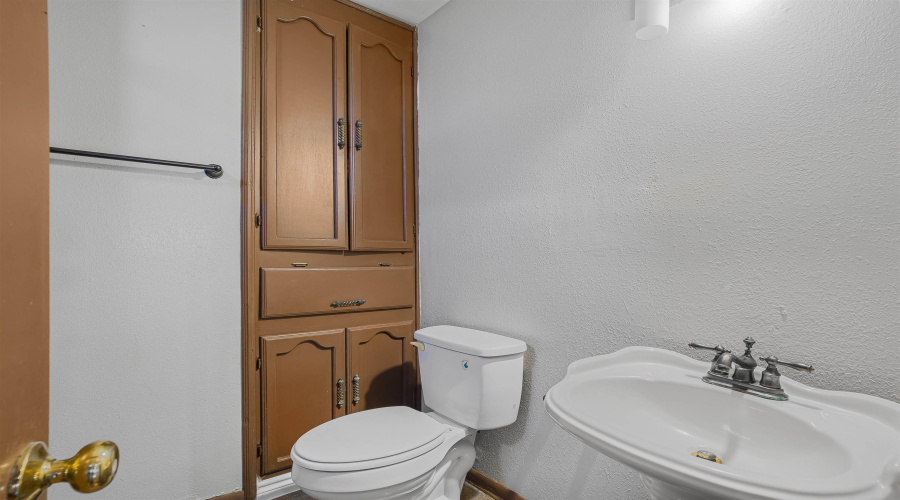 3501 Santa Barbara St, Laredo, Texas 78046, 5 Bedrooms Bedrooms, 10 Rooms Rooms,4 BathroomsBathrooms,Residential,For Sale,3501 Santa Barbara St,20254829