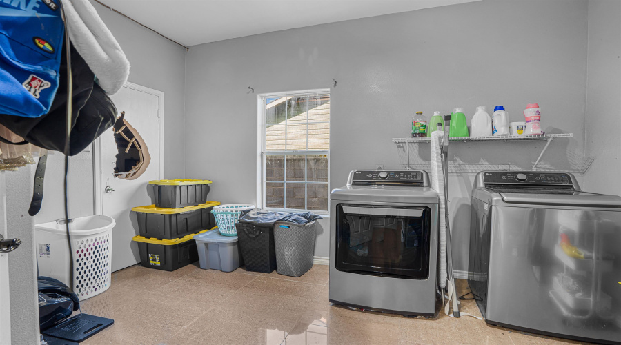 3501 Santa Barbara St, Laredo, Texas 78046, 5 Bedrooms Bedrooms, 10 Rooms Rooms,4 BathroomsBathrooms,Residential,For Sale,3501 Santa Barbara St,20254829