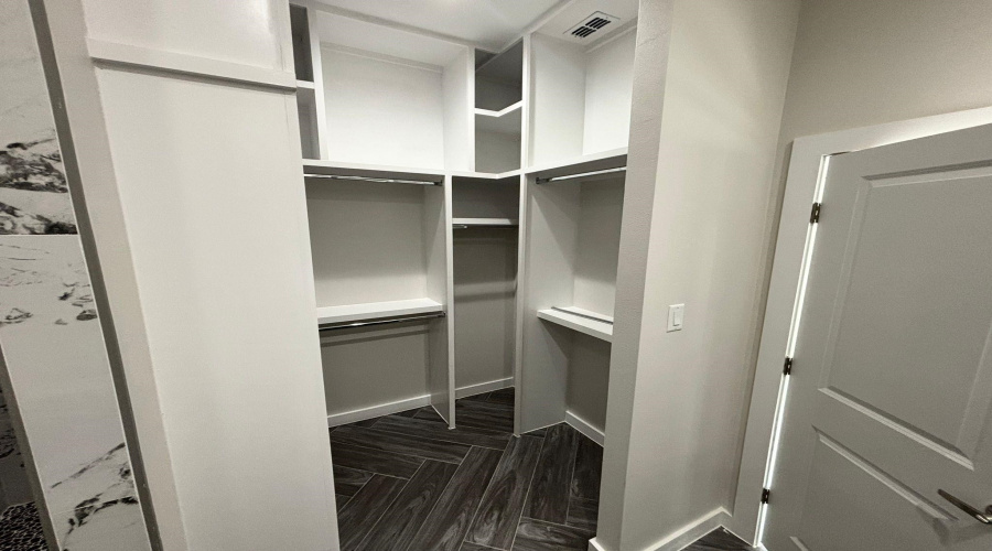 5518 Raven Dr., LAREDO, Texas 78046, 4 Bedrooms Bedrooms, 5 Rooms Rooms,2 BathroomsBathrooms,Residential,For Sale,5518 Raven Dr.,20252985