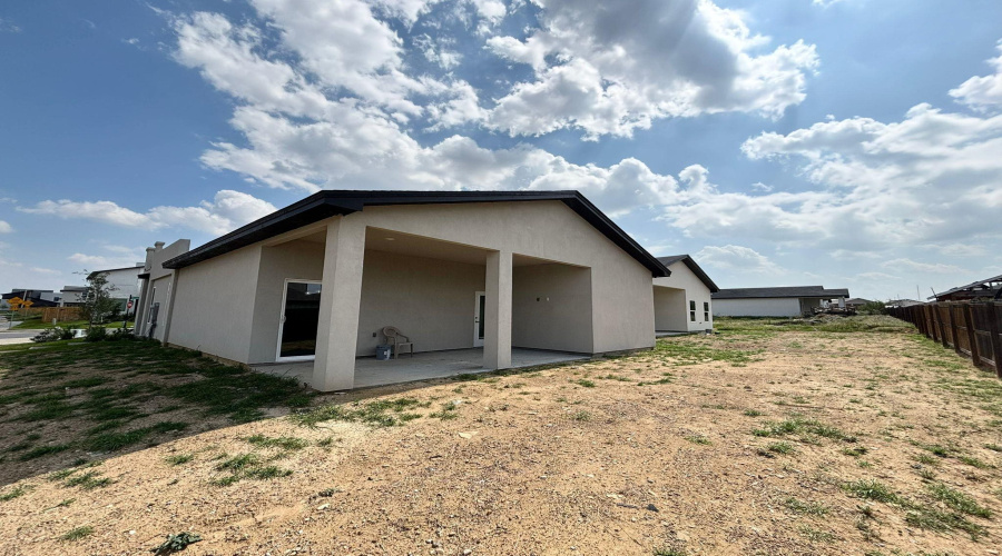 5518 Raven Dr., LAREDO, Texas 78046, 4 Bedrooms Bedrooms, 5 Rooms Rooms,2 BathroomsBathrooms,Residential,For Sale,5518 Raven Dr.,20252985