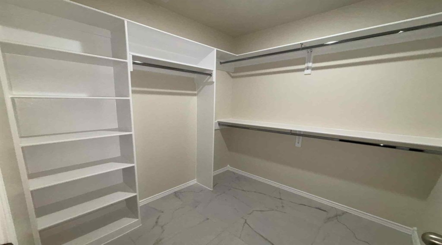 5821 Colegio Ln., Laredo, Texas 78046, 4 Bedrooms Bedrooms, 6 Rooms Rooms,2 BathroomsBathrooms,Residential,For Sale,5821 Colegio Ln.,20254831