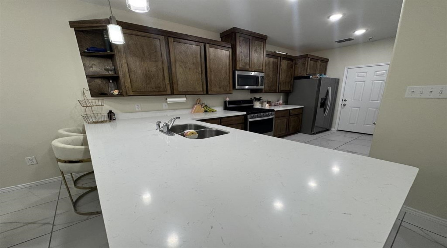 5821 Colegio Ln., Laredo, Texas 78046, 4 Bedrooms Bedrooms, 6 Rooms Rooms,2 BathroomsBathrooms,Residential,For Sale,5821 Colegio Ln.,20254831