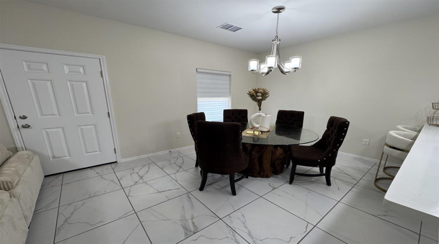 5821 Colegio Ln., Laredo, Texas 78046, 4 Bedrooms Bedrooms, 6 Rooms Rooms,2 BathroomsBathrooms,Residential,For Sale,5821 Colegio Ln.,20254831