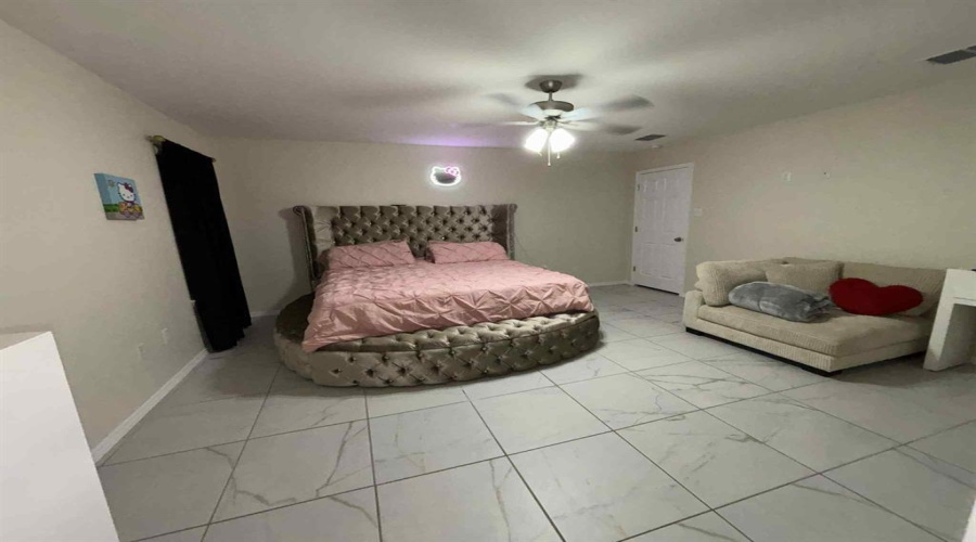 5821 Colegio Ln., Laredo, Texas 78046, 4 Bedrooms Bedrooms, 6 Rooms Rooms,2 BathroomsBathrooms,Residential,For Sale,5821 Colegio Ln.,20254831