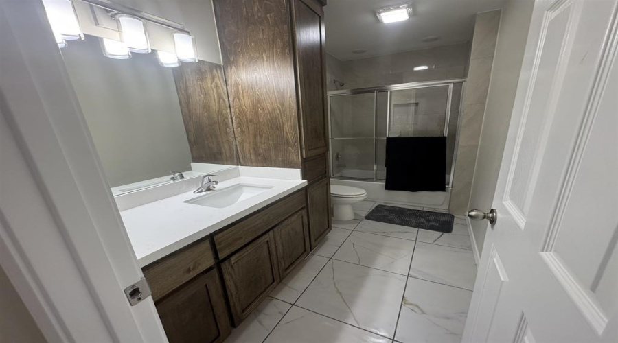 5821 Colegio Ln., Laredo, Texas 78046, 4 Bedrooms Bedrooms, 6 Rooms Rooms,2 BathroomsBathrooms,Residential,For Sale,5821 Colegio Ln.,20254831