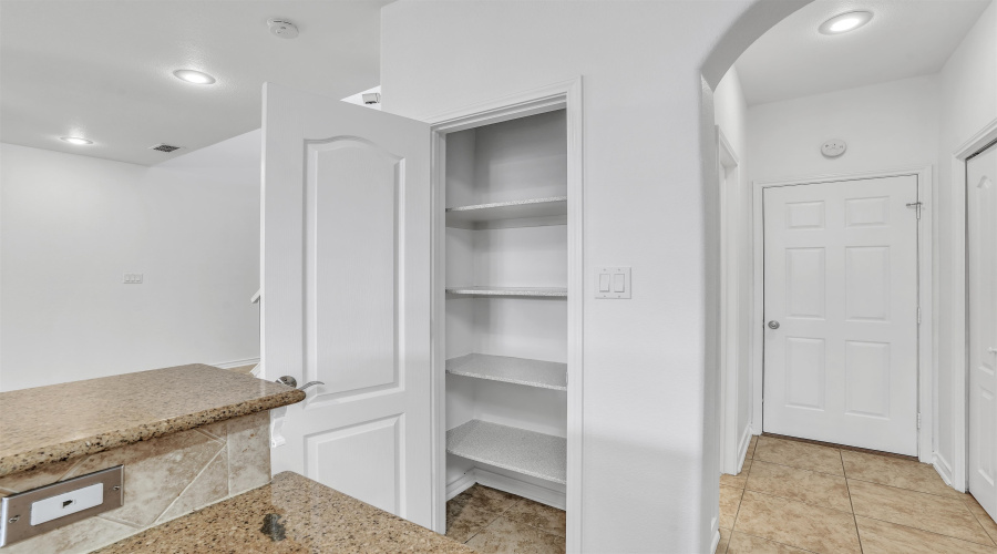 9813 Sandhill Dr, Laredo, Texas 78045, 3 Bedrooms Bedrooms, 6 Rooms Rooms,2 BathroomsBathrooms,Residential,For Sale,9813 Sandhill Dr,20254832