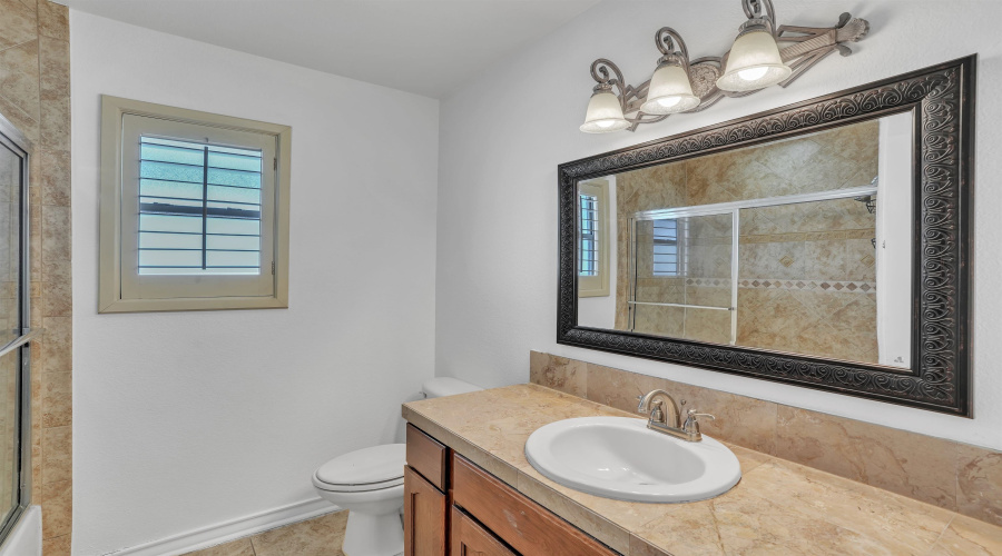 9813 Sandhill Dr, Laredo, Texas 78045, 3 Bedrooms Bedrooms, 6 Rooms Rooms,2 BathroomsBathrooms,Residential,For Sale,9813 Sandhill Dr,20254832