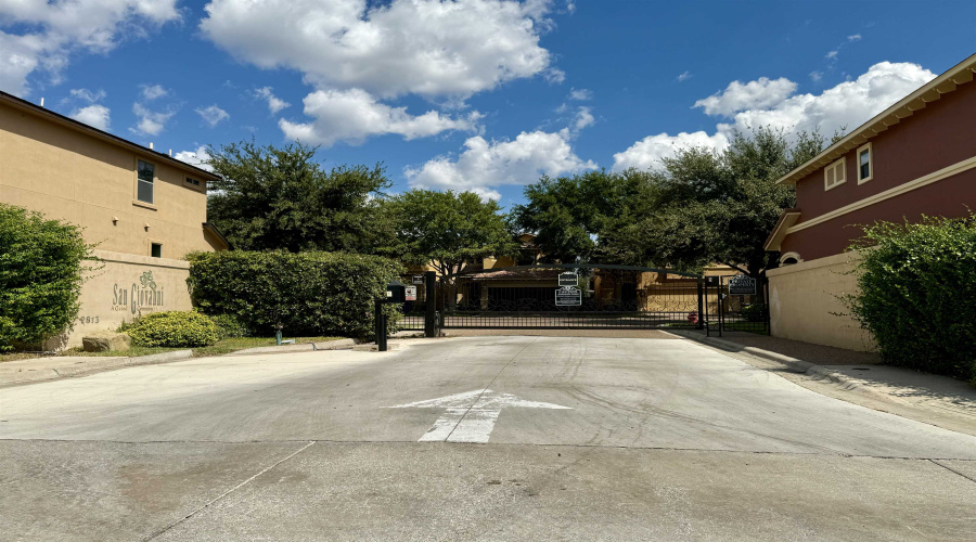 9813 Sandhill Dr, Laredo, Texas 78045, 3 Bedrooms Bedrooms, 6 Rooms Rooms,2 BathroomsBathrooms,Residential,For Rent,9813 Sandhill Dr,20254835