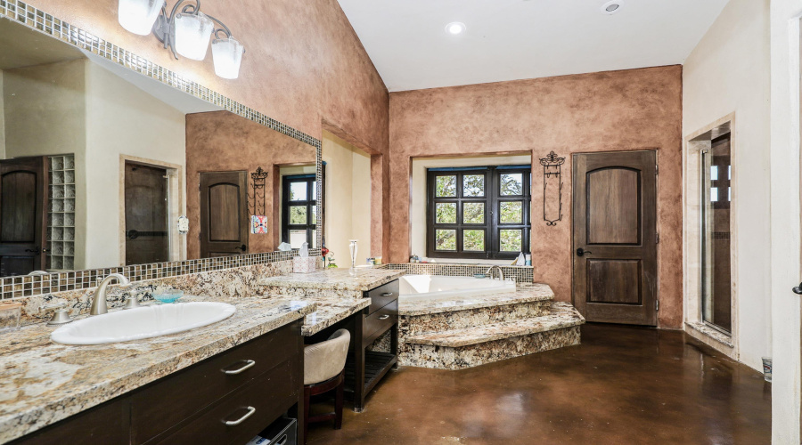 1420 Mier St, Laredo, Texas 78040-8730, 4 Bedrooms Bedrooms, 7 Rooms Rooms,5 BathroomsBathrooms,Residential,For Sale,1420 Mier St,20251995