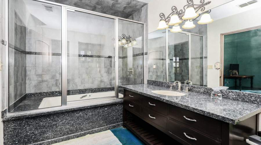 1420 Mier St, Laredo, Texas 78040-8730, 4 Bedrooms Bedrooms, 7 Rooms Rooms,5 BathroomsBathrooms,Residential,For Sale,1420 Mier St,20251995