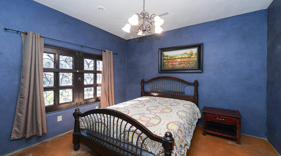 1420 Mier St, Laredo, Texas 78040-8730, 4 Bedrooms Bedrooms, 7 Rooms Rooms,5 BathroomsBathrooms,Residential,For Sale,1420 Mier St,20251995