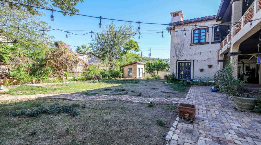 1420 Mier St, Laredo, Texas 78040-8730, 4 Bedrooms Bedrooms, 7 Rooms Rooms,5 BathroomsBathrooms,Residential,For Sale,1420 Mier St,20251995