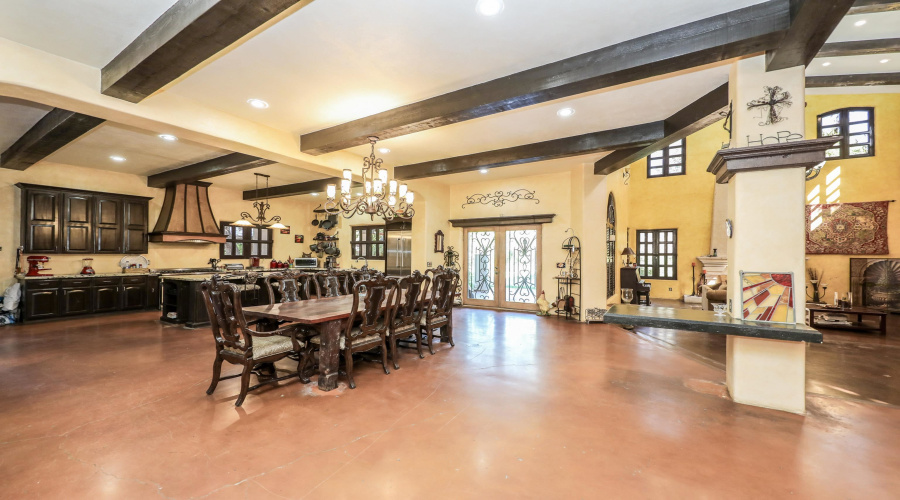 1420 Mier St, Laredo, Texas 78040-8730, 4 Bedrooms Bedrooms, 7 Rooms Rooms,5 BathroomsBathrooms,Residential,For Sale,1420 Mier St,20251995