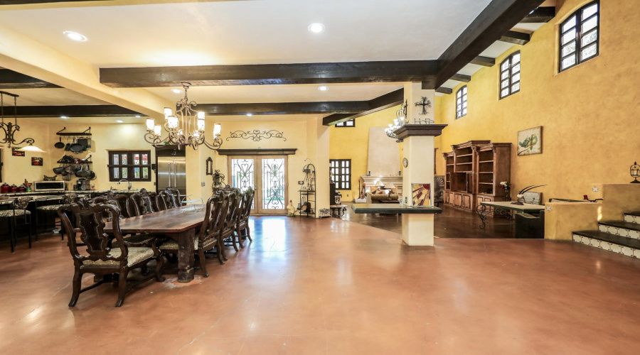 1420 Mier St, Laredo, Texas 78040-8730, 4 Bedrooms Bedrooms, 7 Rooms Rooms,5 BathroomsBathrooms,Residential,For Sale,1420 Mier St,20251995