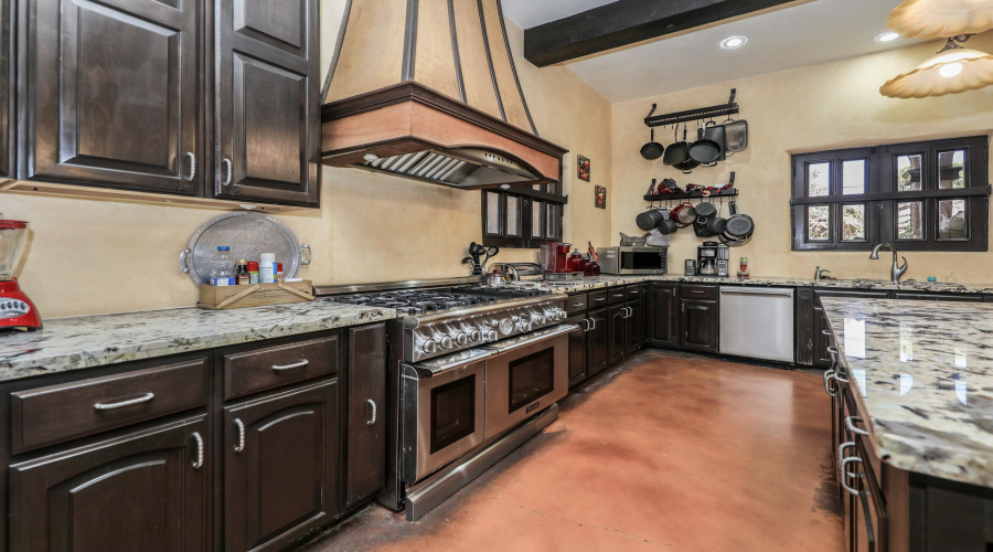 1420 Mier St, Laredo, Texas 78040-8730, 4 Bedrooms Bedrooms, 7 Rooms Rooms,5 BathroomsBathrooms,Residential,For Sale,1420 Mier St,20251995