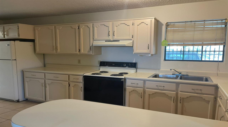 262 W Calton Rd, Laredo, Texas 78041, 2 Bedrooms Bedrooms, 6 Rooms Rooms,2 BathroomsBathrooms,Residential,For Rent,262 W Calton Rd,20254837