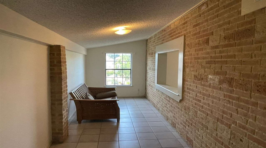262 W Calton Rd, Laredo, Texas 78041, 2 Bedrooms Bedrooms, 6 Rooms Rooms,2 BathroomsBathrooms,Residential,For Rent,262 W Calton Rd,20254837