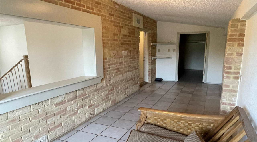 262 W Calton Rd, Laredo, Texas 78041, 2 Bedrooms Bedrooms, 6 Rooms Rooms,2 BathroomsBathrooms,Residential,For Rent,262 W Calton Rd,20254837