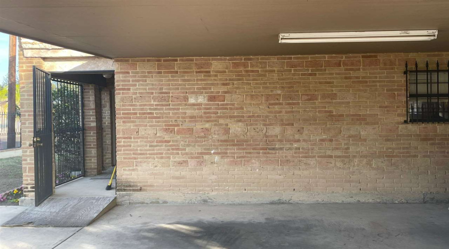 262 W Calton Rd, Laredo, Texas 78041, 2 Bedrooms Bedrooms, 6 Rooms Rooms,2 BathroomsBathrooms,Residential,For Rent,262 W Calton Rd,20254837