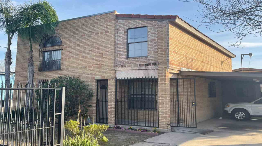 262 W Calton Rd, Laredo, Texas 78041, 2 Bedrooms Bedrooms, 6 Rooms Rooms,2 BathroomsBathrooms,Residential,For Rent,262 W Calton Rd,20254837