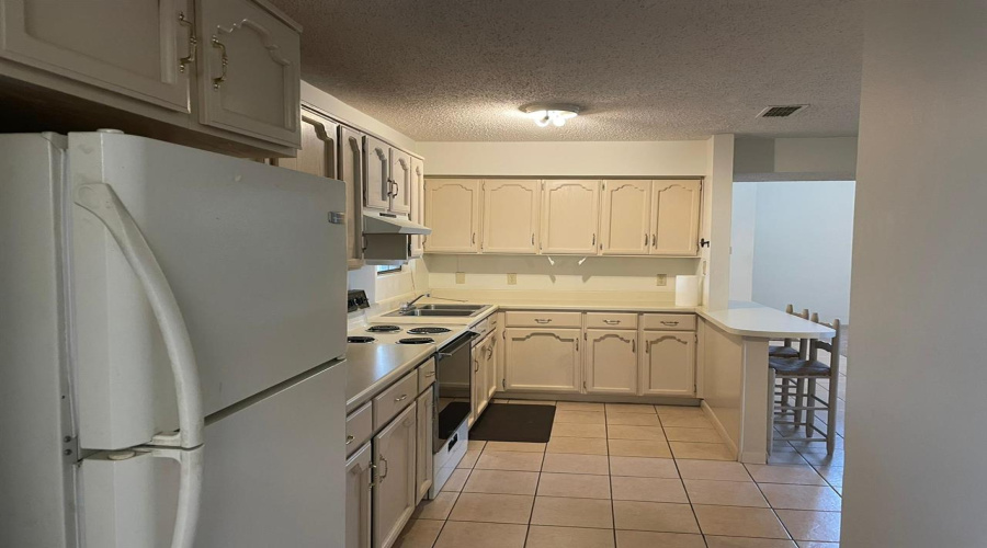 262 W Calton Rd, Laredo, Texas 78041, 2 Bedrooms Bedrooms, 6 Rooms Rooms,2 BathroomsBathrooms,Residential,For Rent,262 W Calton Rd,20254837