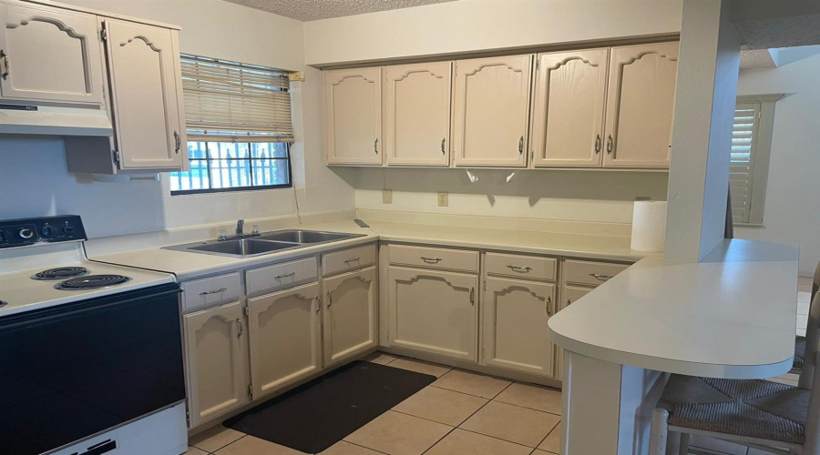 262 W Calton Rd, Laredo, Texas 78041, 2 Bedrooms Bedrooms, 6 Rooms Rooms,2 BathroomsBathrooms,Residential,For Rent,262 W Calton Rd,20254837