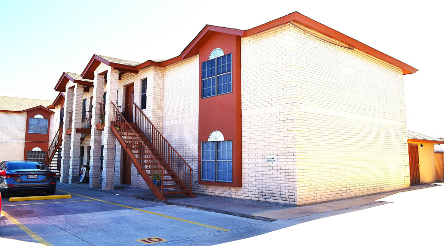1719 Willow St, Laredo, Texas 78043, ,Multi-family,For Sale,1719 Willow St,20254840