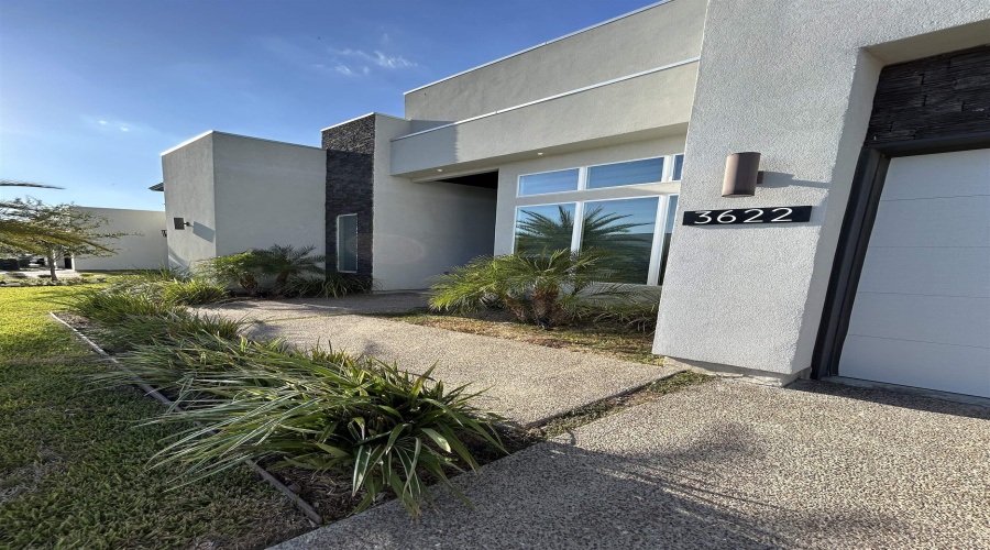 3622 Jack London Dr., Laredo, Texas 78041, 4 Bedrooms Bedrooms, 6 Rooms Rooms,3 BathroomsBathrooms,Residential,For Sale,3622 Jack London Dr.,20254838