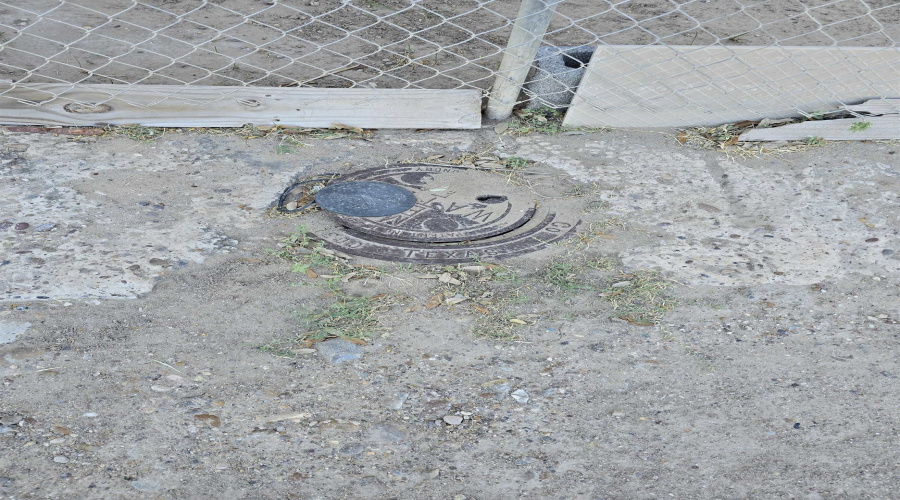 3102 Flores Ave, Laredo, Texas 78040, 3 Bedrooms Bedrooms, 4 Rooms Rooms,2 BathroomsBathrooms,Residential,For Sale,3102 Flores Ave,20254841