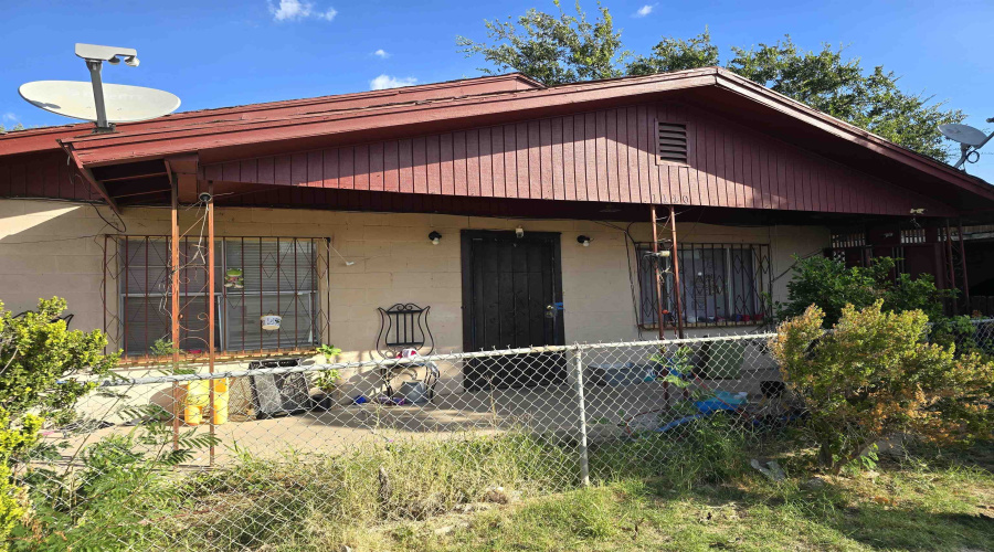 3102 Flores Ave, Laredo, Texas 78040, 3 Bedrooms Bedrooms, 4 Rooms Rooms,2 BathroomsBathrooms,Residential,For Sale,3102 Flores Ave,20254841