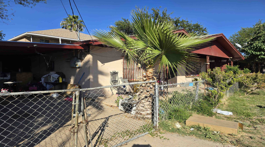 3102 Flores Ave, Laredo, Texas 78040, 3 Bedrooms Bedrooms, 4 Rooms Rooms,2 BathroomsBathrooms,Residential,For Sale,3102 Flores Ave,20254841