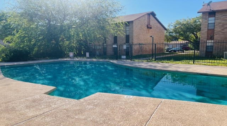 100 E Aurora St, Laredo, Texas 78041, 1 Bedroom Bedrooms, 4 Rooms Rooms,1 BathroomBathrooms,Residential,For Sale,100 E Aurora St,20254843