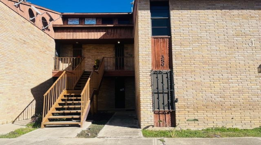 100 E Aurora St, Laredo, Texas 78041, 1 Bedroom Bedrooms, 4 Rooms Rooms,1 BathroomBathrooms,Residential,For Sale,100 E Aurora St,20254843