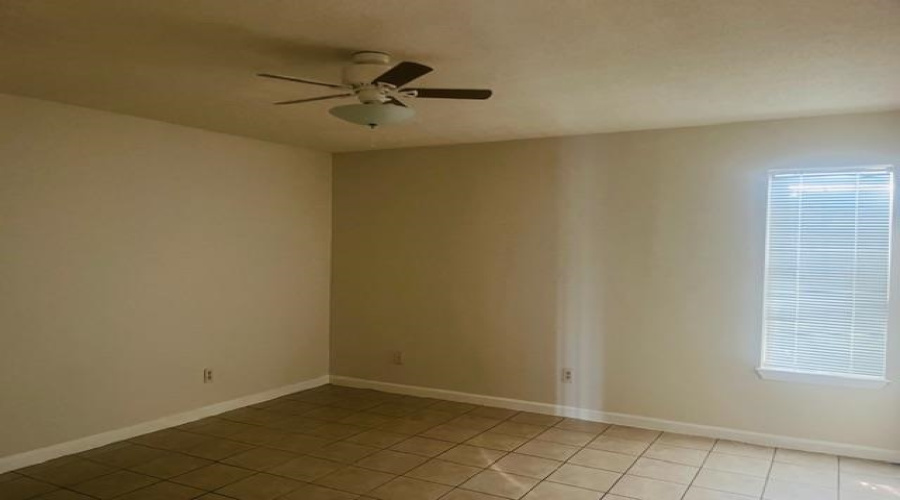 100 E Aurora St, Laredo, Texas 78041, 1 Bedroom Bedrooms, 4 Rooms Rooms,1 BathroomBathrooms,Residential,For Sale,100 E Aurora St,20254843