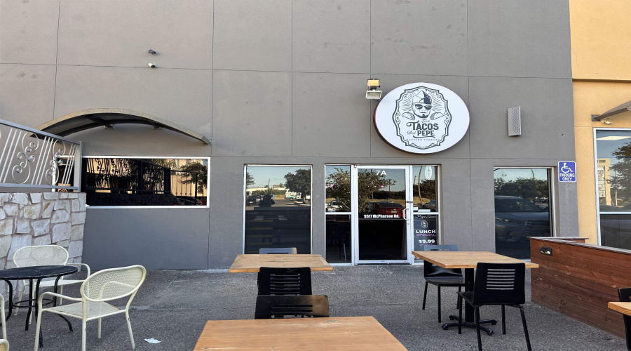 5517 McPherson Rd, LAREDO, Texas 78041, 1 Room Rooms,2 BathroomsBathrooms,Commercial retail/office,For Sale,5517 McPherson Rd,20254849