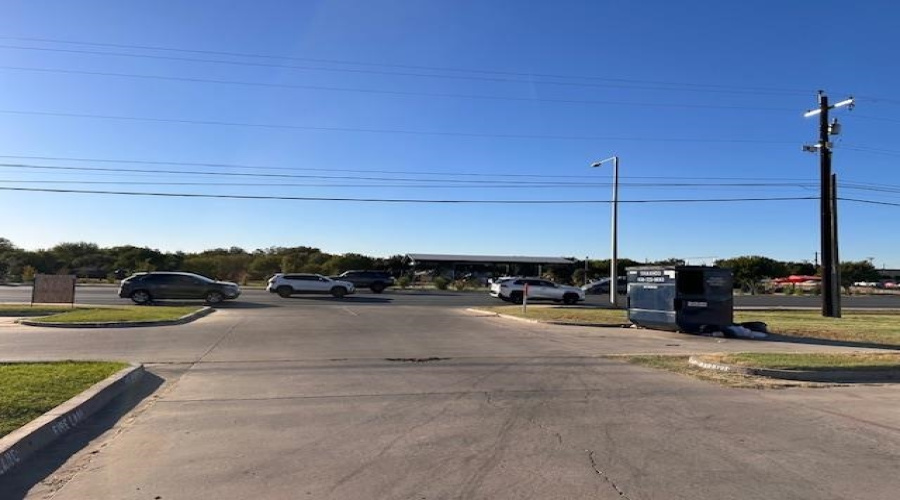 5517 McPherson Rd, LAREDO, Texas 78041, 1 Room Rooms,2 BathroomsBathrooms,Commercial retail/office,For Sale,5517 McPherson Rd,20254849