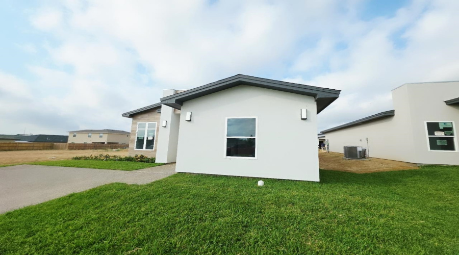 2315 Durazno Ct., LAREDO, Texas 78046, 3 Bedrooms Bedrooms, 5 Rooms Rooms,2 BathroomsBathrooms,Residential,For Sale,2315 Durazno Ct.,20252370